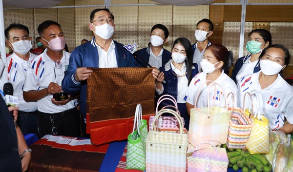 “อนุชา” ลงพื้นที่ชัยภูมิ ย้ำกองทุนหมู่บ้านหนทางรอดเกษตรกรหมดหนี้