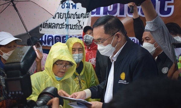 “อนุชา” ฝ่าสายฝนพบเครือข่ายภาคประชาชน รับเร่งช่วยเหลือด้านที่อยู่อาศัยที่ดินทำกิน